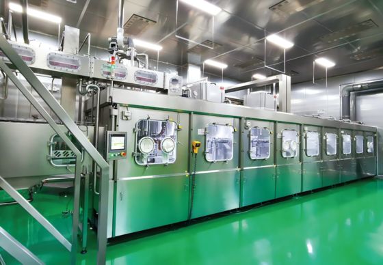 comprar Linha de Enchimento de Água em Garrafa PET Plástica, Lavagem a Granel, Tampagem, Produção Padrão GMP online manufacture