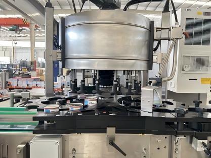 7mm-11mm PET Beer Bottle Hot Melt Labeling Machine Semi Auto For Round Square Bottles