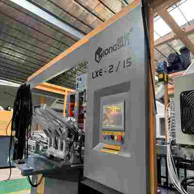 Harga yang bagus Mesin Pengisi Botol Air Otomatis 38kw untuk Mesin Pabrik Air Mineral 4800BPH on line