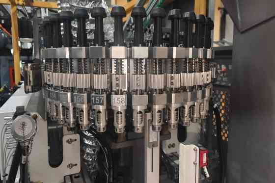 İyi bir fiyat. 500ml-15L Mineral Su Dolumu Paketleme Makinesi PET Şişirme Makinesi çevrimiçi