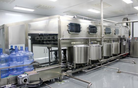Bon prix Ligne de remplissage d'eau pure en fût industriel de 5 gallons, machine d'embouteillage personnalisée en ligne