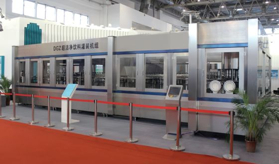 Goede prijs Aseptische 5 Gallon Flessenlijn Blaas-, Vul- en Dopmachine Voor PET-flessen online